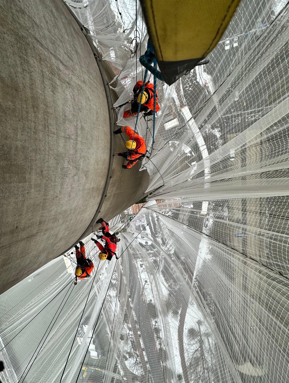 Rope-access werk aan de Euromast
