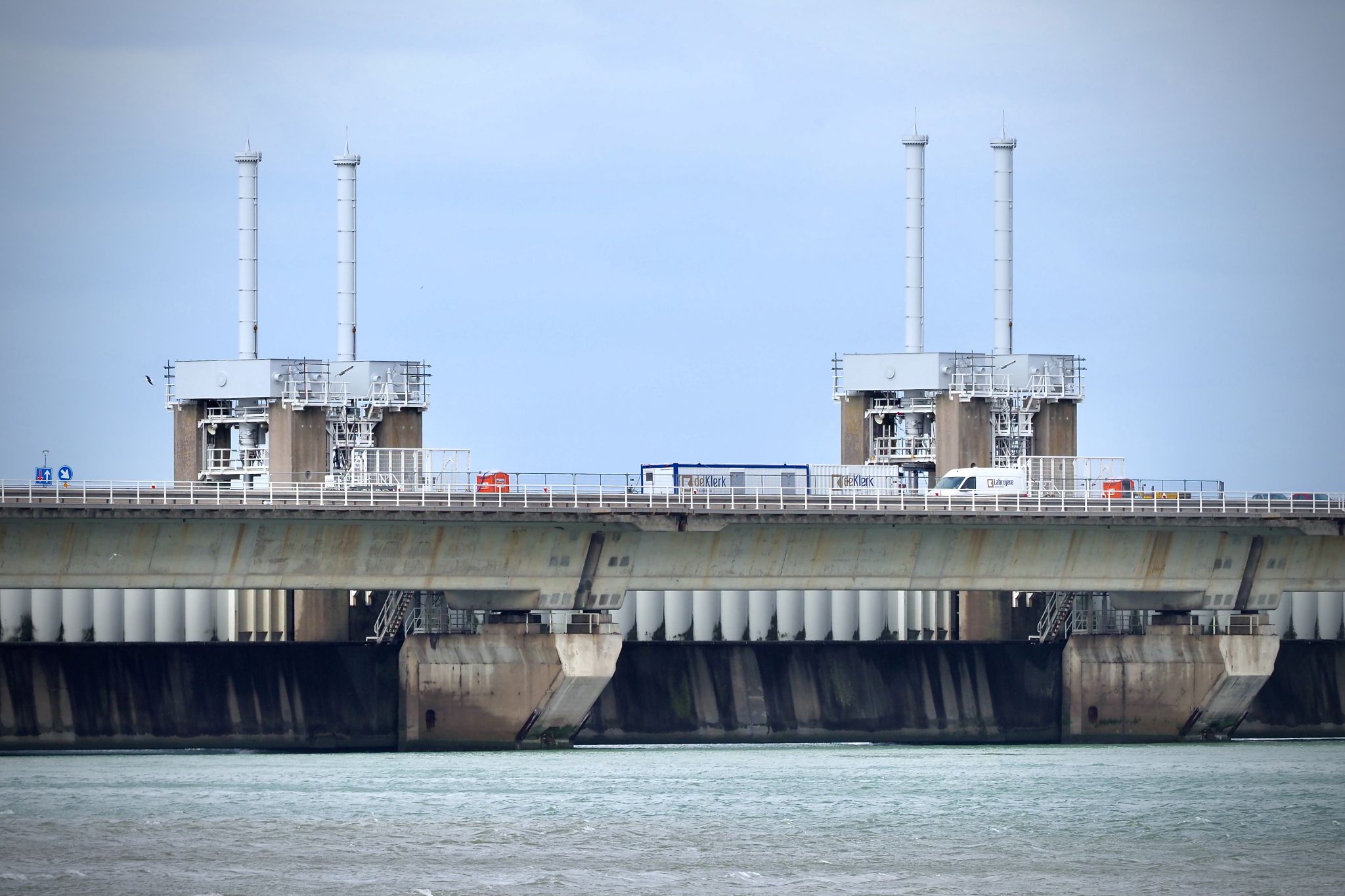 Rope access op de Oosterscheldekering